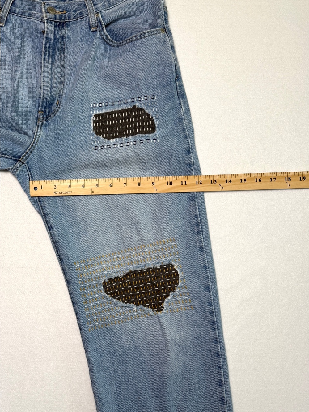 Levi's Women's '94 Baggy Jeans Visible Mended Sashiko Denim Light Wash 31x29 - Picture 10 of 15
